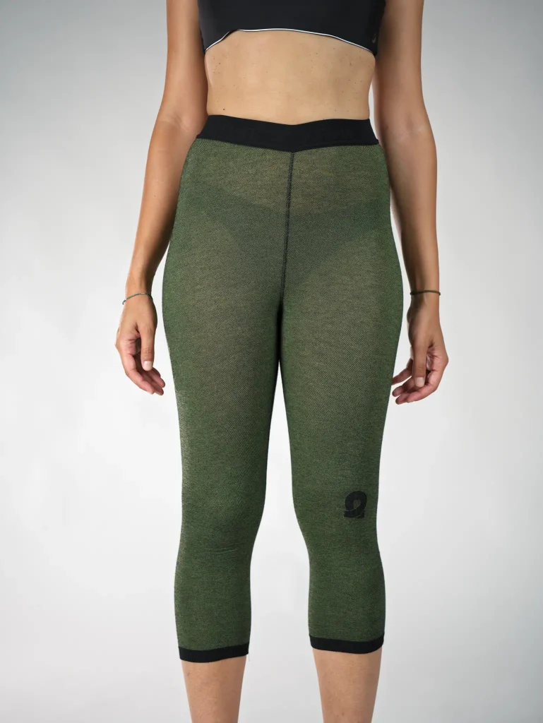 Il leggings tecnico KN-IT è il primo strato ideale per affrontare attività outdoor e sportive nelle giornate più fresche. Colore Verde.