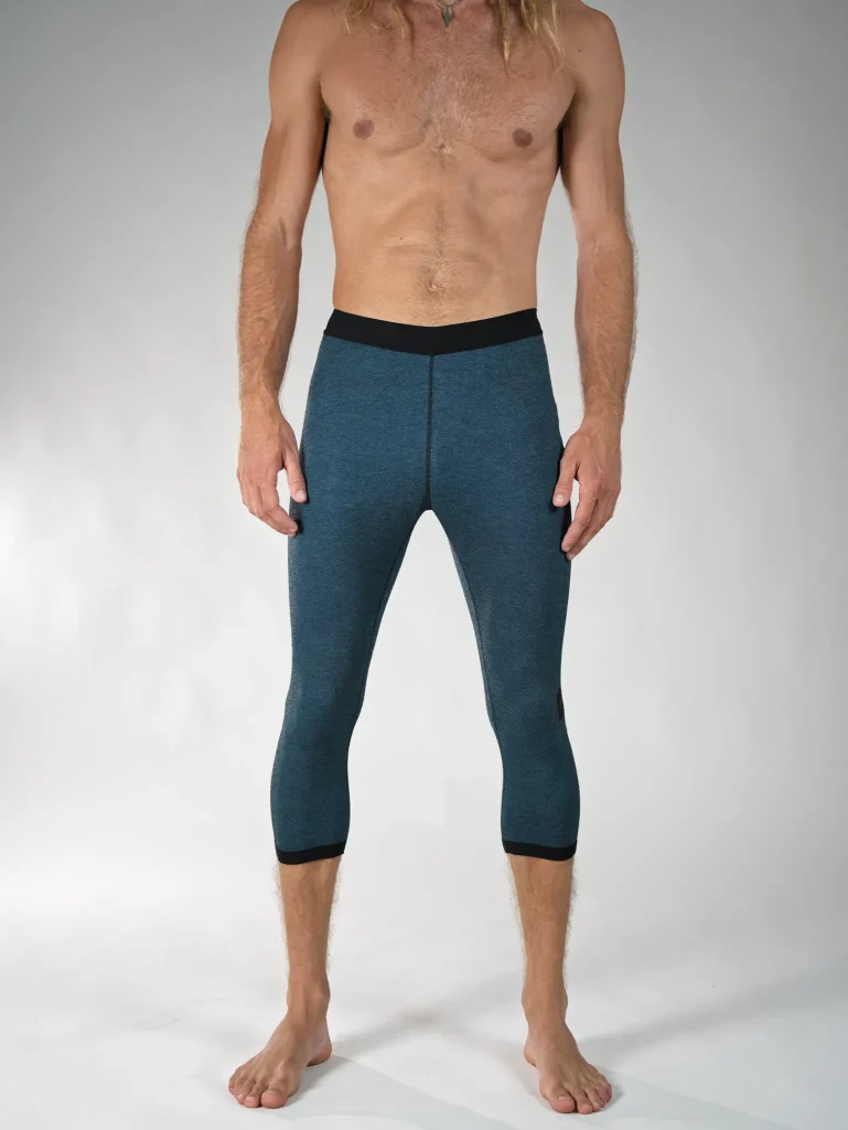Il leggings tecnico KN-IT è il primo strato ideale per affrontare attività outdoor e sportive nelle giornate più fresche. Colore Azzurro.