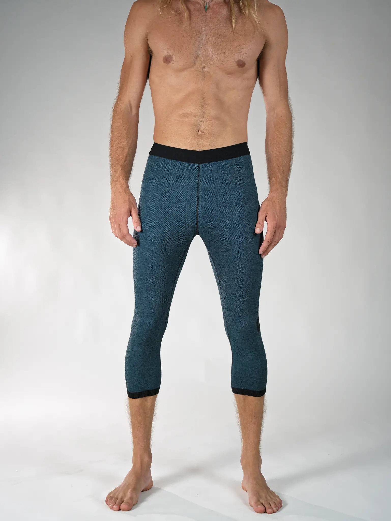 Il leggings tecnico KN-IT è il primo strato ideale per affrontare attività outdoor e sportive nelle giornate più fresche. Colore Azzurro.