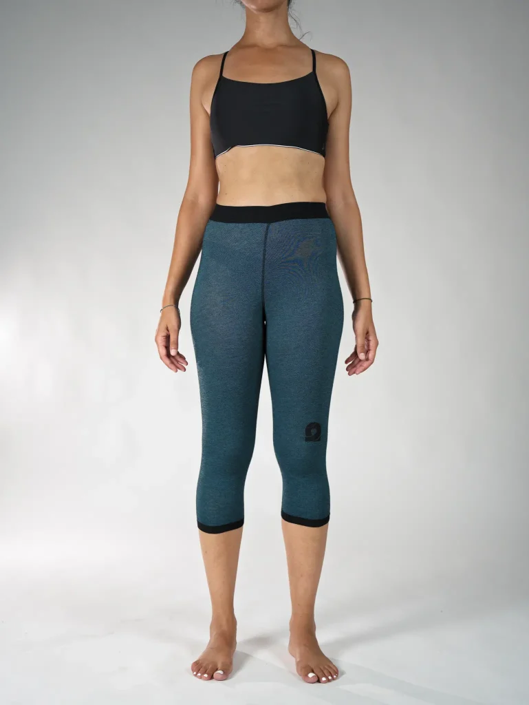 Il leggings tecnico KN-IT è il primo strato ideale per affrontare attività outdoor e sportive nelle giornate più fresche. Colore Azzurro.