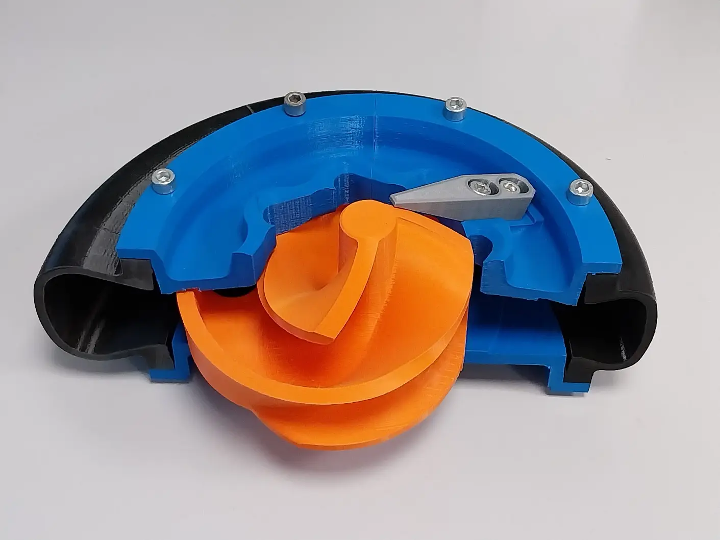 Il Rapid Prototype ci permette di riprodurre rapidamente i pezzi di produzione durante la fase di progettazione, creando modelli fisici per testarne forma, funzionalità e prestazioni.